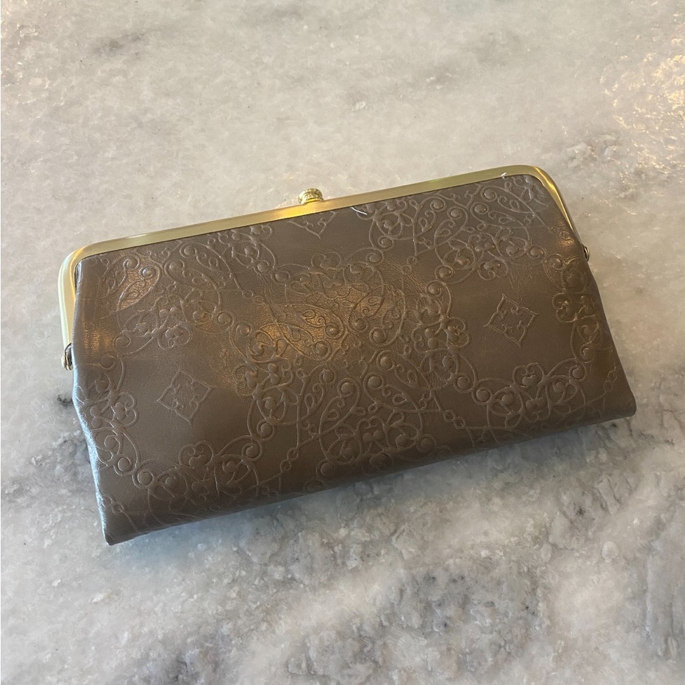 New wallet with tags and never been used